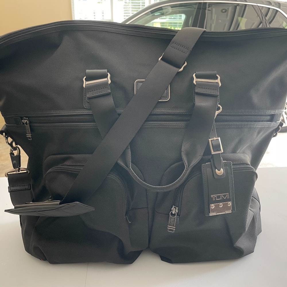 Tumi Men's Black Luggage Bag